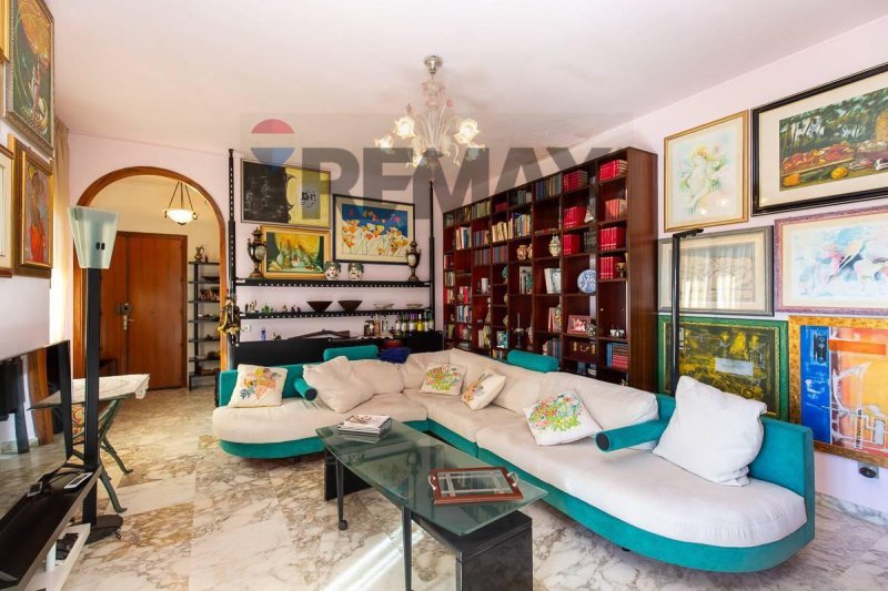 Apartamento en Aci Castello