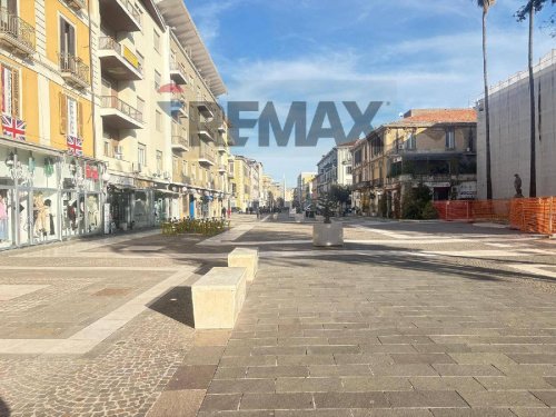 Local commercial à Cosenza