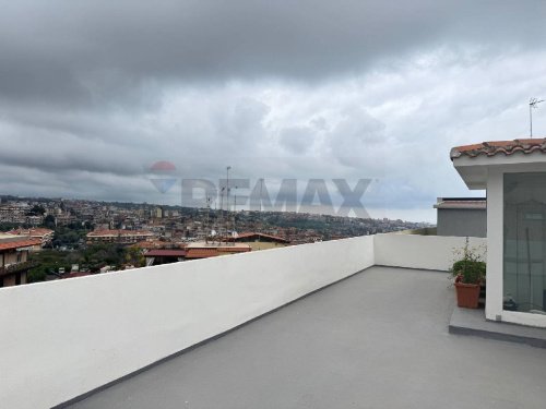 Sotão em Aci Catena