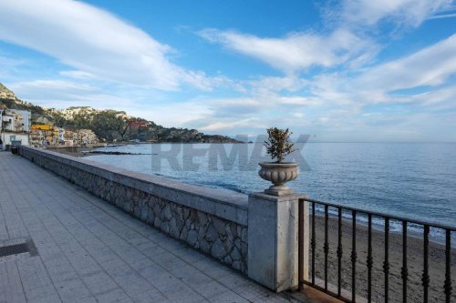 Villa i Giardini-Naxos