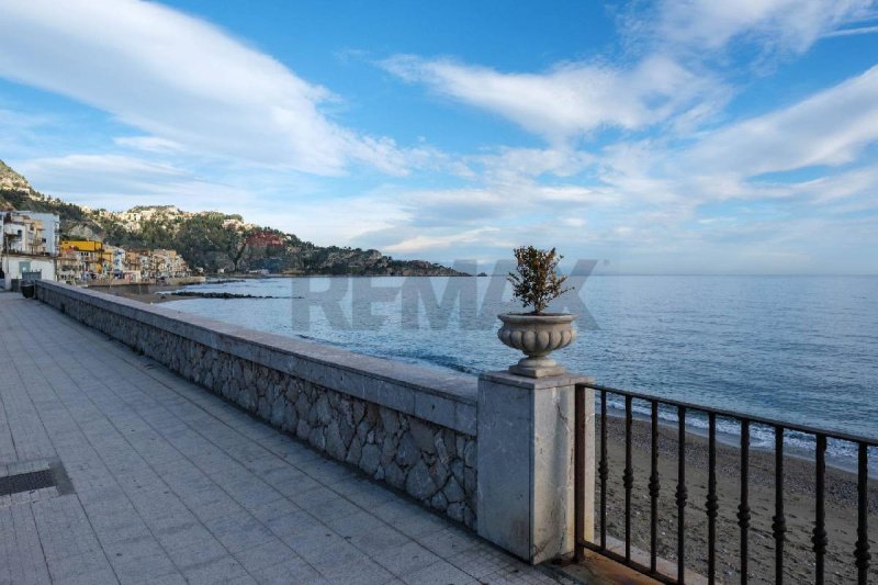 Villa i Giardini-Naxos