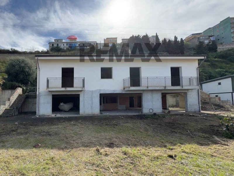 Vrijstaande woning in Campofelice di Roccella