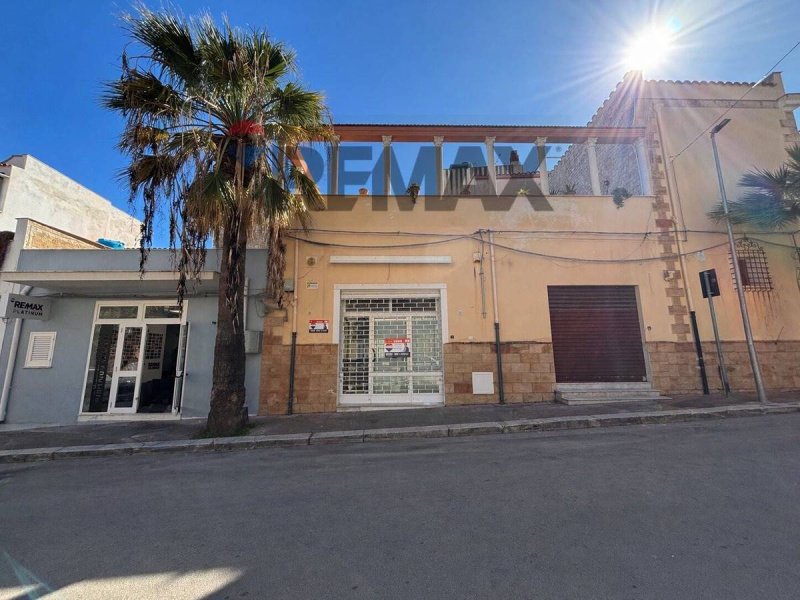 Zakelijk onroerend goed in Terrasini