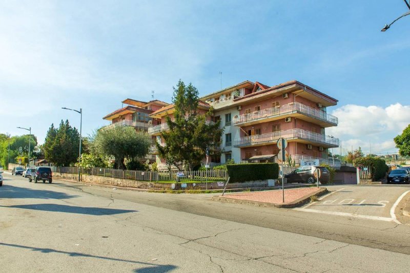 Apartamento en Aci Catena