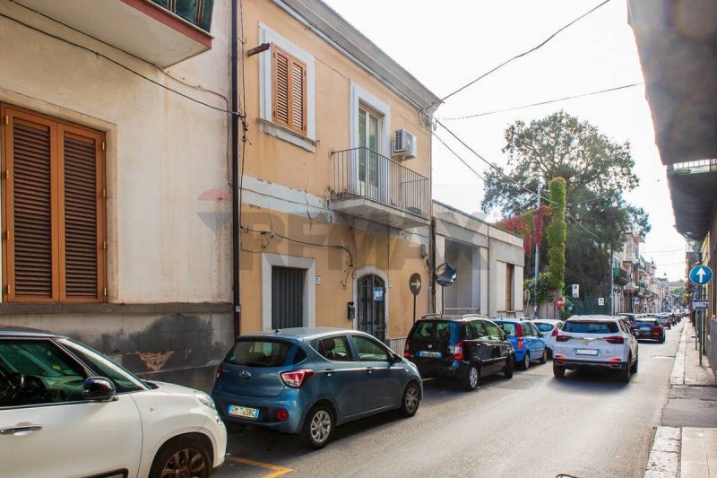Casa geminada em San Giovanni la Punta