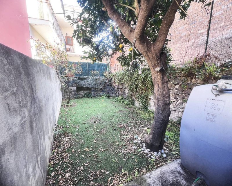 Casa geminada em San Giovanni la Punta