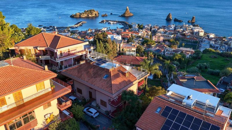 Villa a Aci Castello