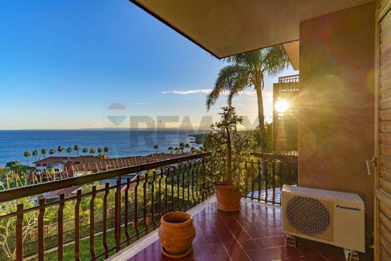 Villa a Aci Castello