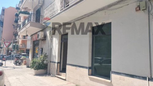 Local commercial à Palerme