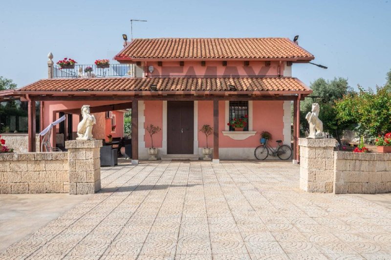 Villa i Avola