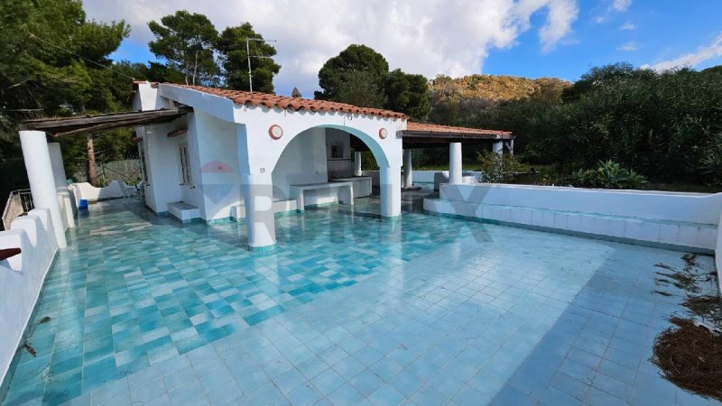 Villa a Lipari