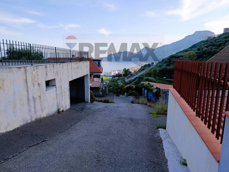 Apartamento em Letojanni