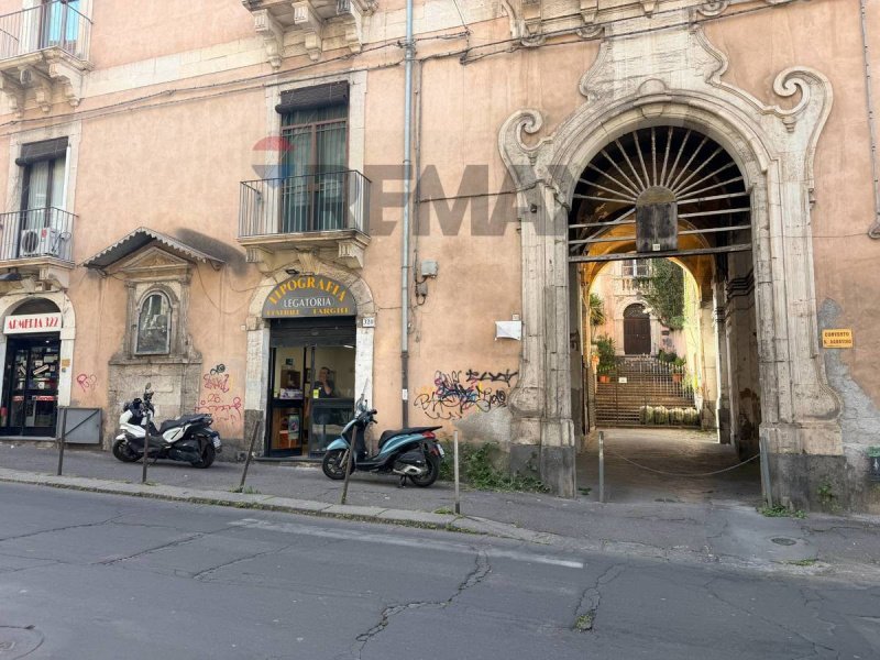 Bedrijfspand in Catania