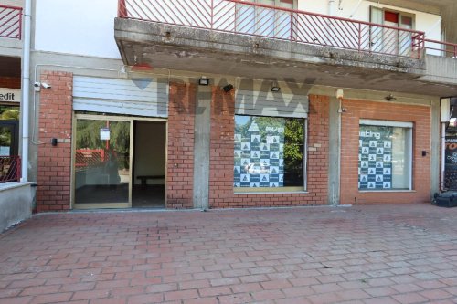 Edifício comercial em Linguaglossa
