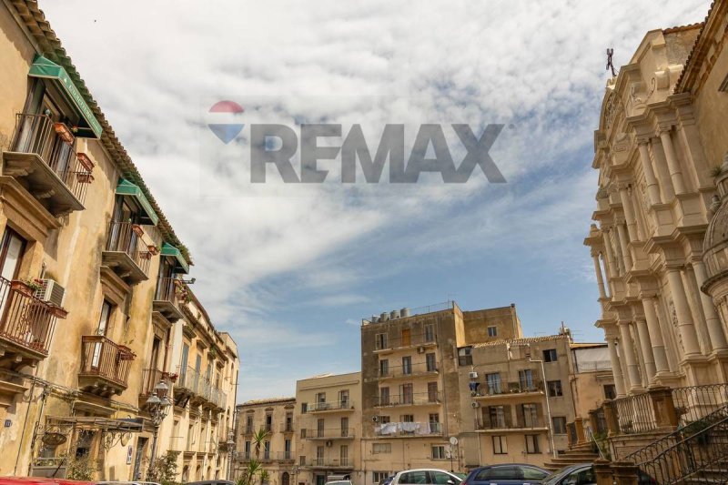 Casa geminada em Caltagirone