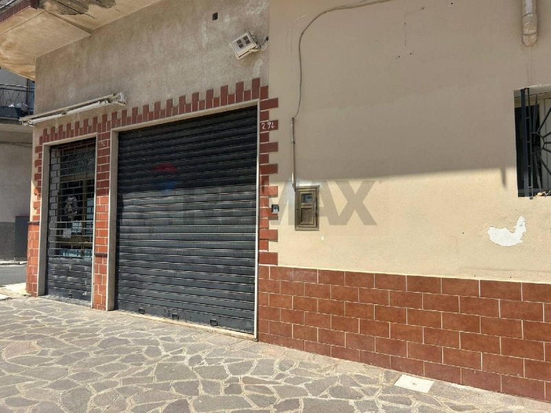 Edifício comercial em Partinico