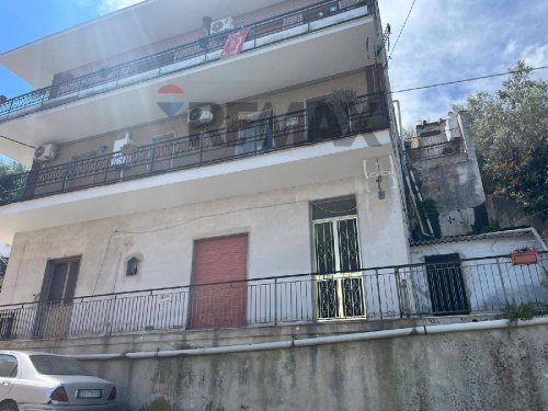Half-vrijstaande woning in Melilli