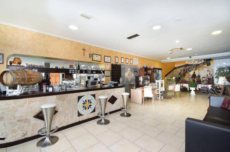 Edifício comercial em Acireale