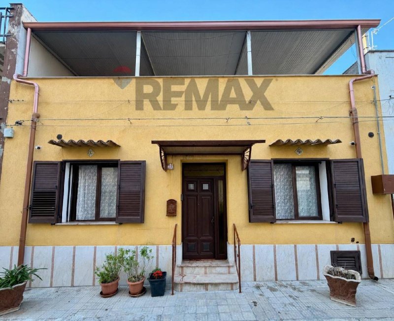Vrijstaande woning in Terrasini