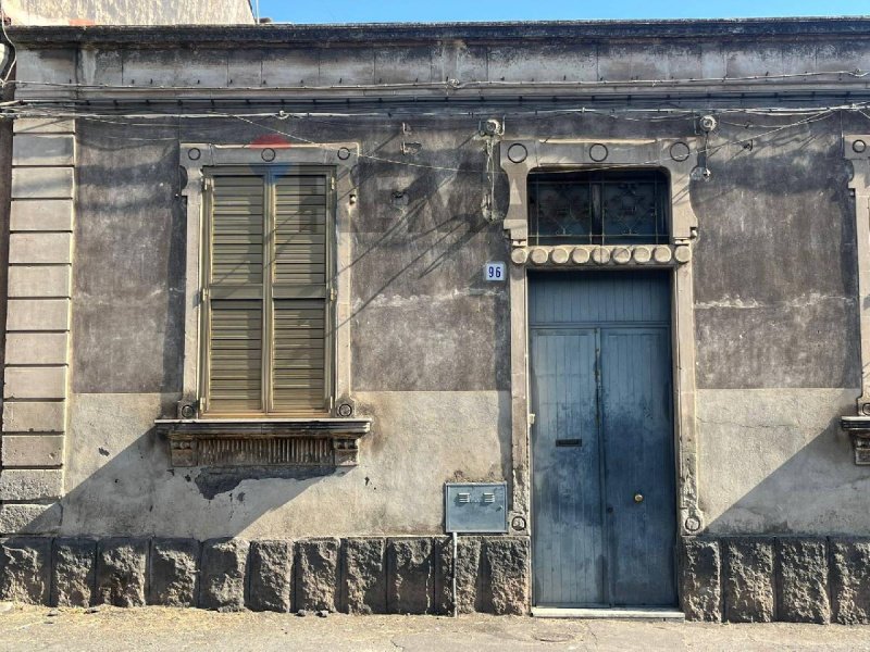 Half-vrijstaande woning in Catanië