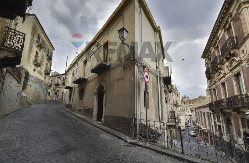 Casa independiente en Agira