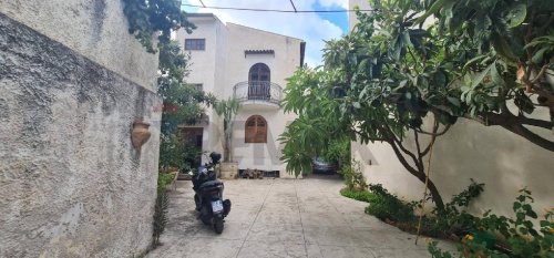 Half-vrijstaande woning in Palermo