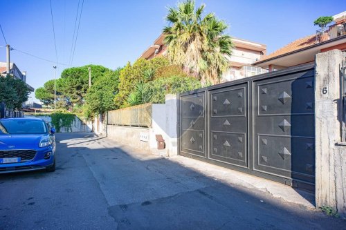 Casa geminada em Gravina di Catania