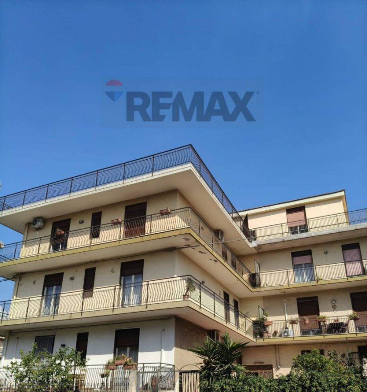 Apartamento em Aci Catena