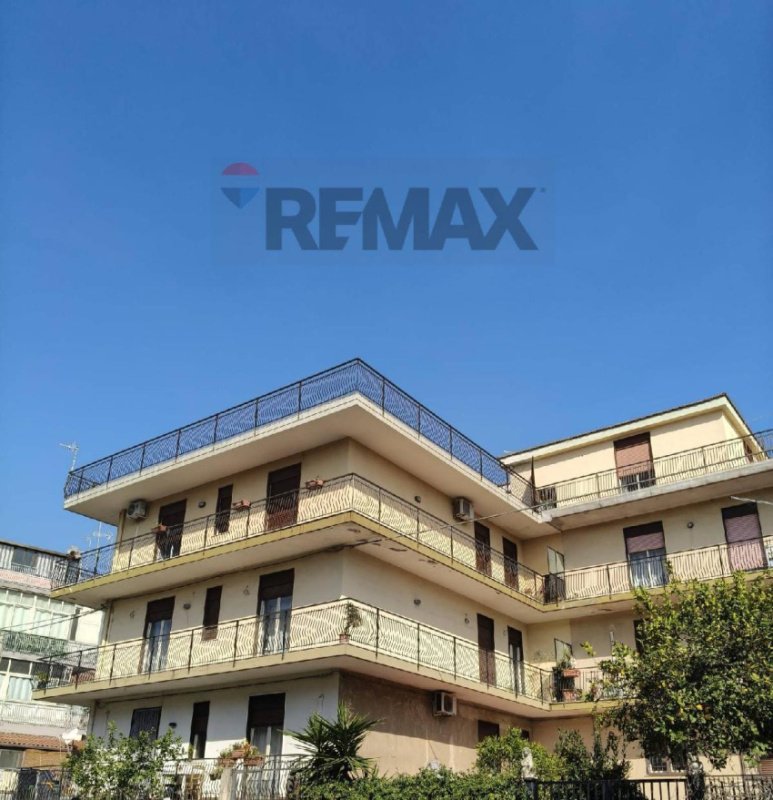 Apartamento em Aci Catena