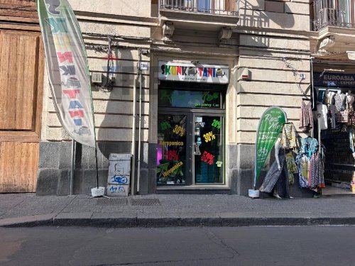 Local commercial à Catane