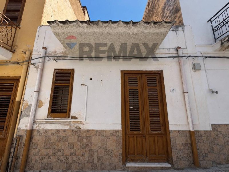 Vrijstaande woning in Terrasini