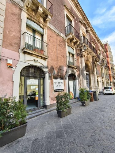 Bedrijfspand in Acireale