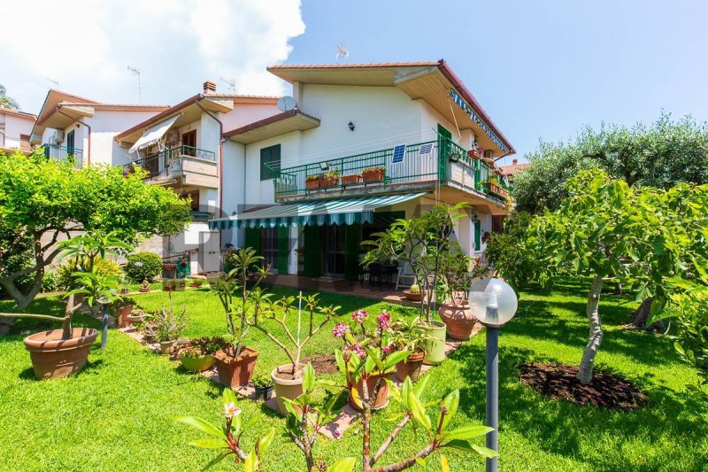 Terraced house in Aci Catena
