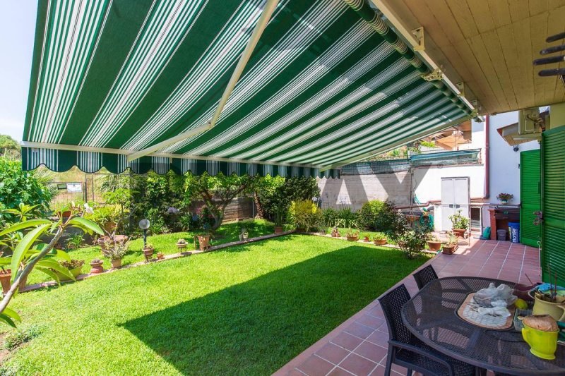 Moradia com terraço em Aci Catena