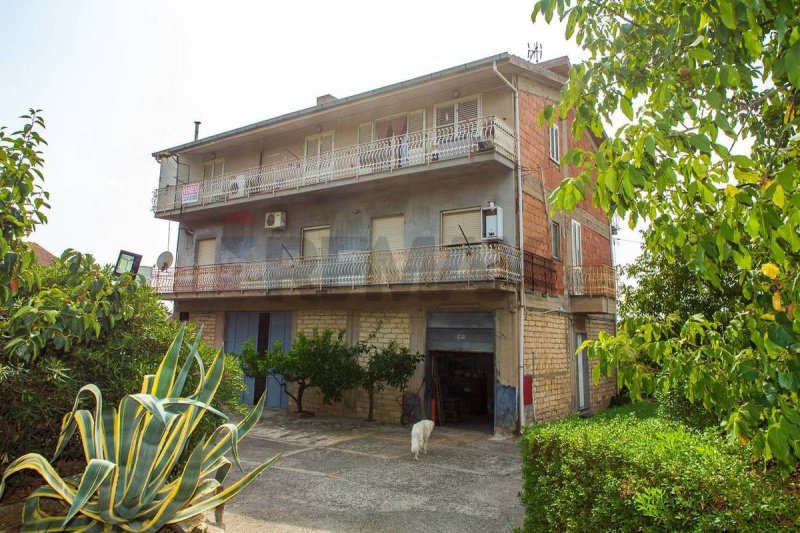 Villa à Leonforte