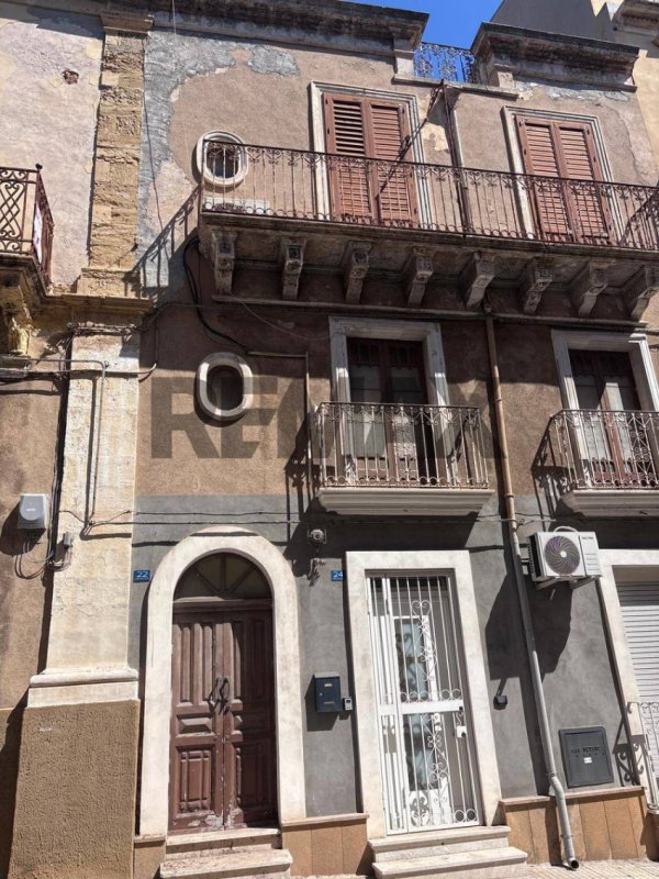 Half-vrijstaande woning in Pachino