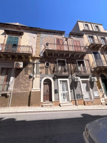 Half-vrijstaande woning in Pachino