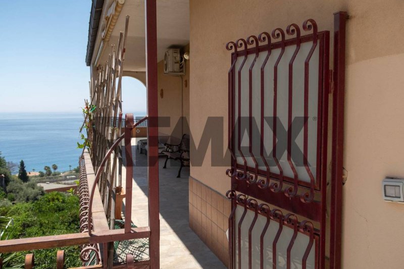 Apartamento en Letojanni
