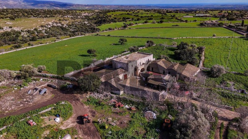 Casa di campagna a Rosolini