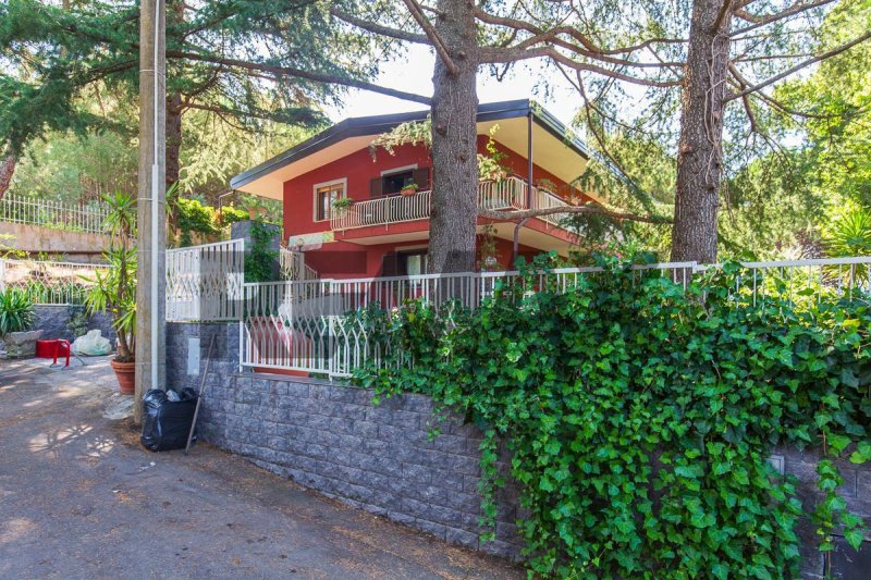 Half-vrijstaande woning in Nicolosi