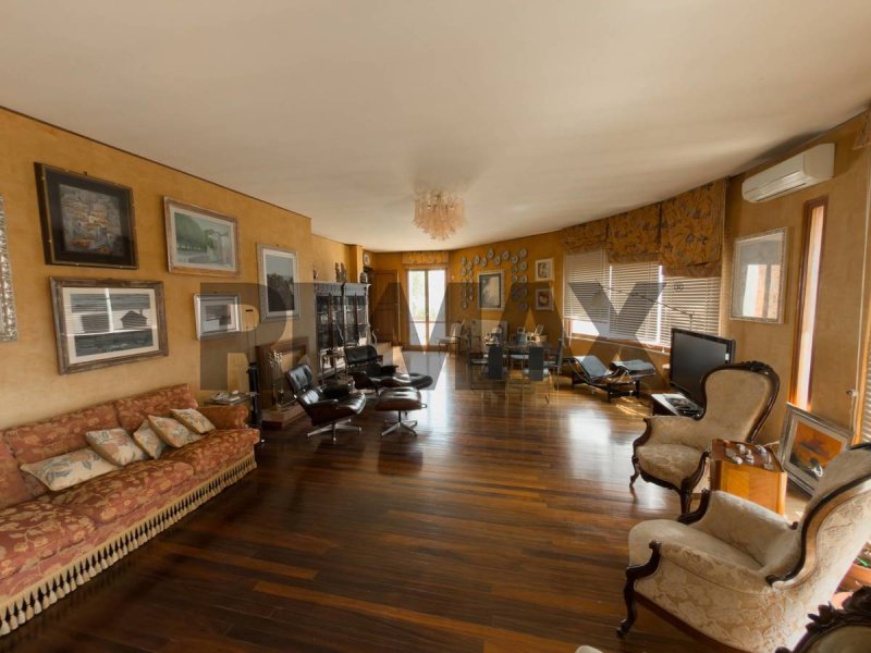 Villa in Carolei