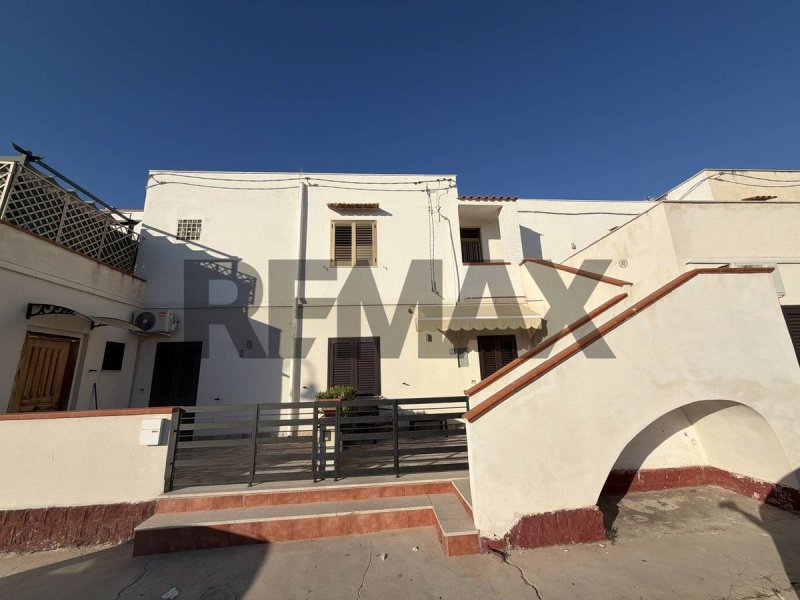Vrijstaande woning in Terrasini