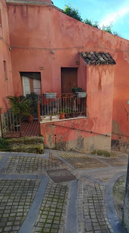 Casa indipendente a Agira