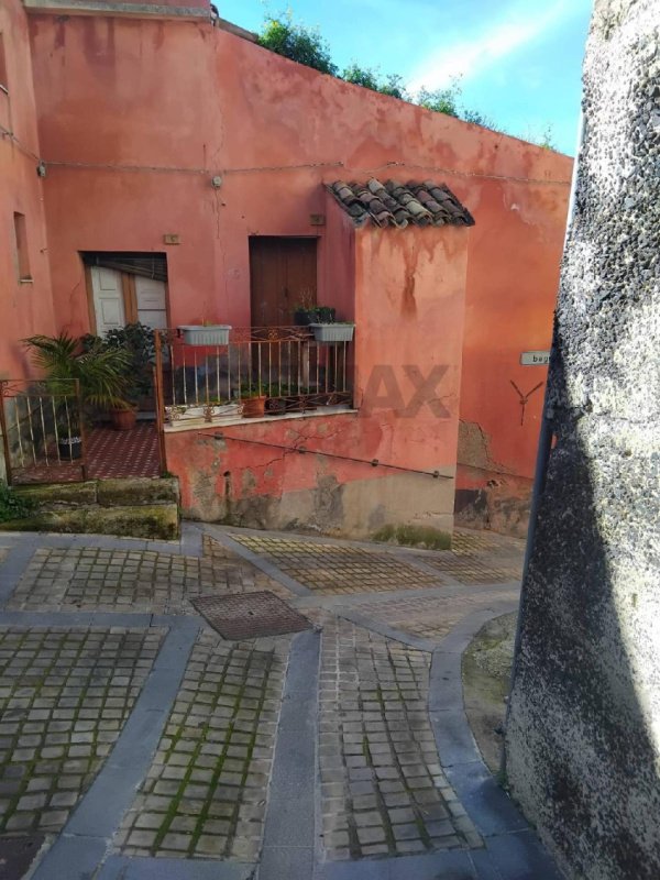 Casa indipendente a Agira