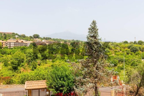 Apartamento em Aci Catena