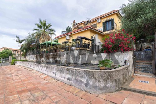 Villa in Aci Castello