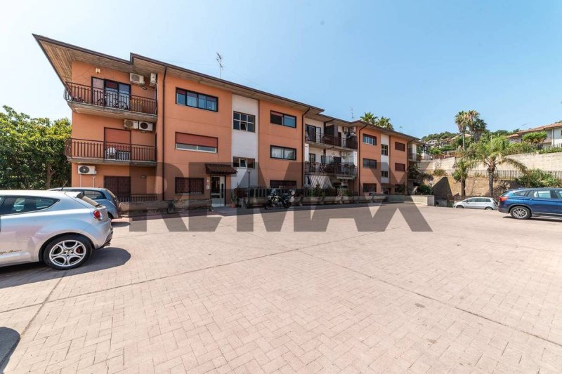 Apartamento em Aci Catena