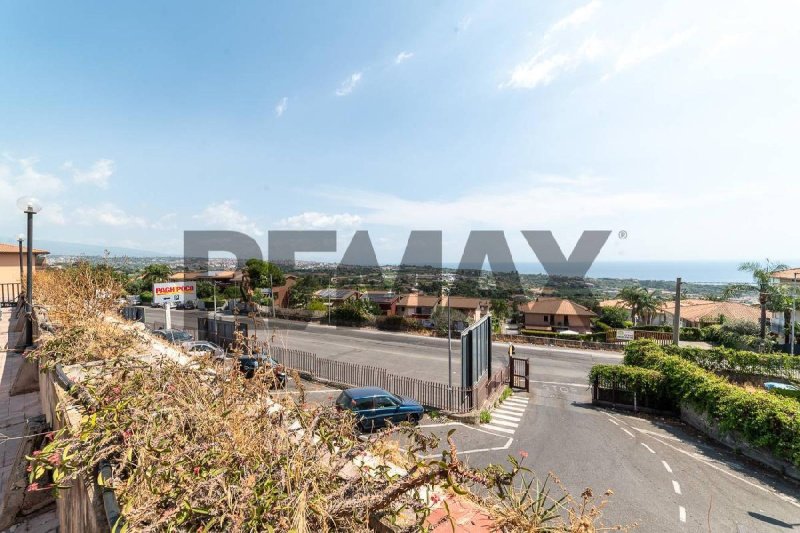 Apartamento em Aci Catena