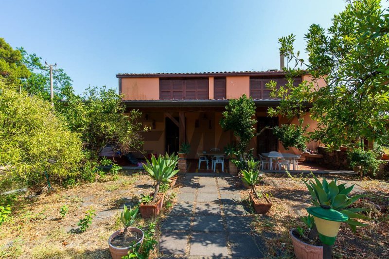 Half-vrijstaande woning in Giardini-Naxos