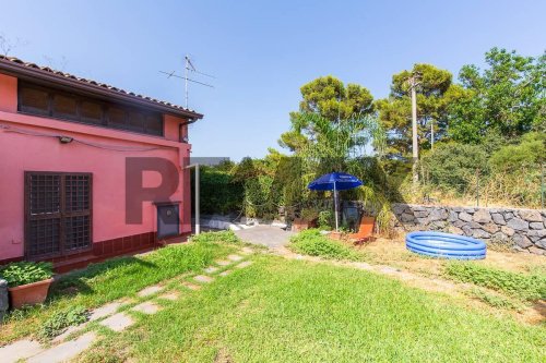 Half-vrijstaande woning in Giardini-Naxos